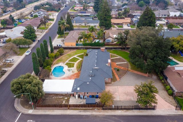 206 Meadow Ln, Modesto, CA 95351