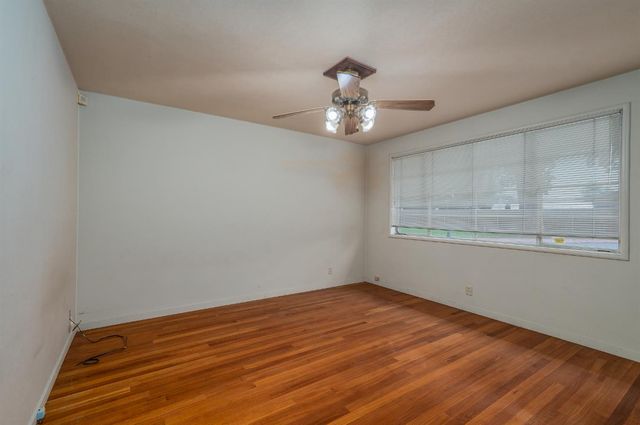 206 Meadow Ln, Modesto, CA 95351