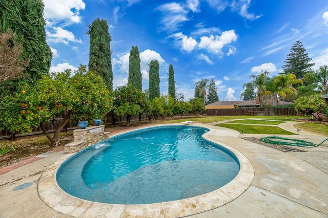 206 Meadow Ln, Modesto, CA 95351