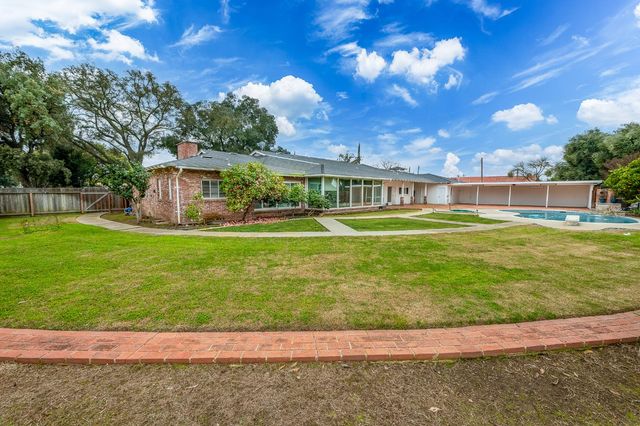 206 Meadow Ln, Modesto, CA 95351