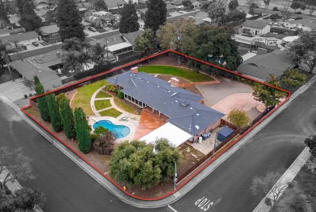 206 Meadow Ln, Modesto, CA 95351