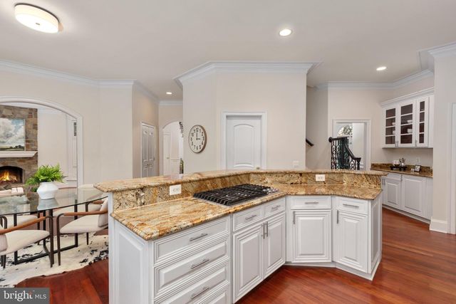 40163 BEACON HILL DR, Leesburg, VA 20176