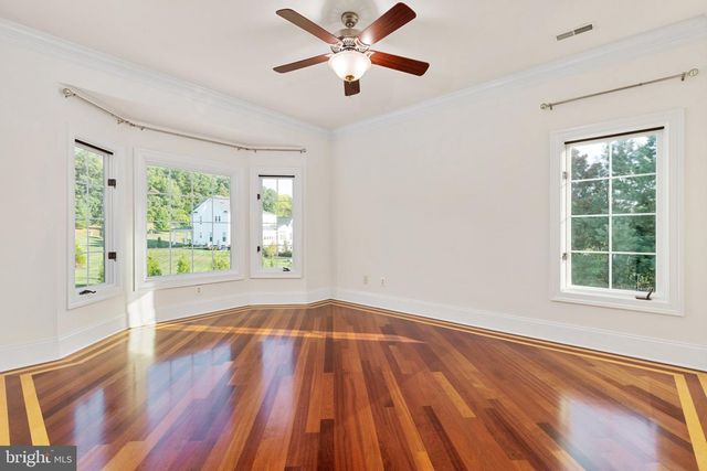 40163 BEACON HILL DR, Leesburg, VA 20176