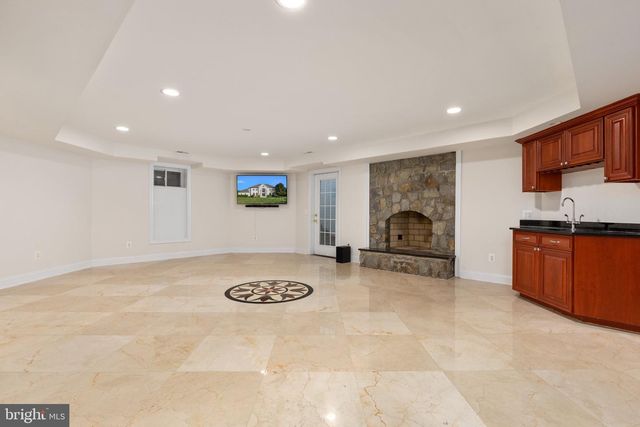 40163 BEACON HILL DR, Leesburg, VA 20176