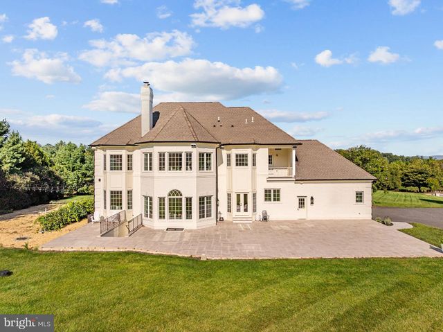 40163 BEACON HILL DR, Leesburg, VA 20176