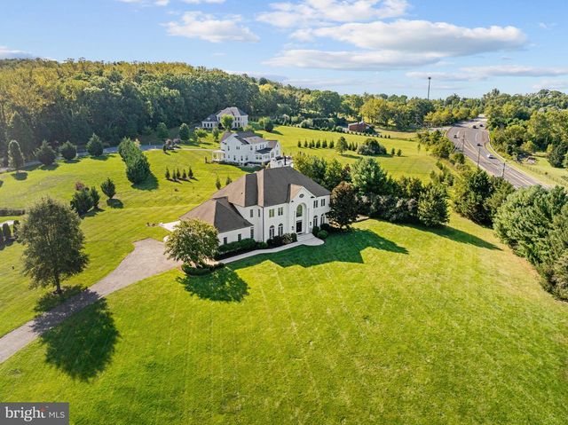40163 BEACON HILL DR, Leesburg, VA 20176