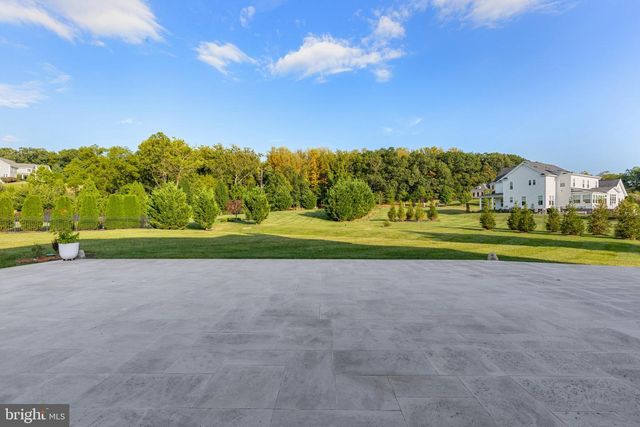 40163 BEACON HILL DR, Leesburg, VA 20176