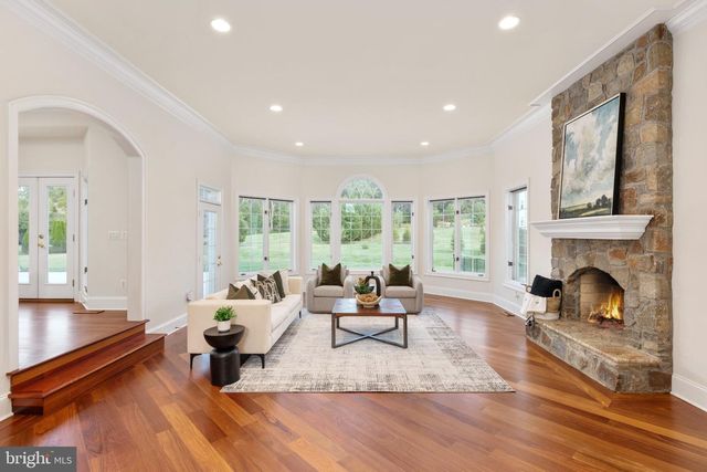 40163 BEACON HILL DR, Leesburg, VA 20176
