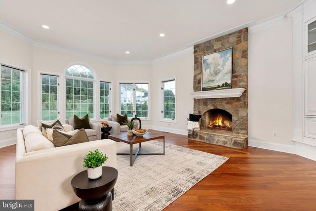 40163 BEACON HILL DR, Leesburg, VA 20176