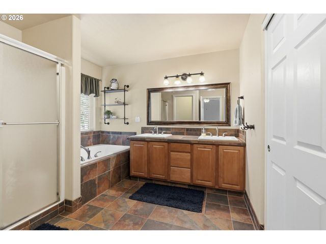 3416 Se ALEXANDER St, Hillsboro, OR 97123
