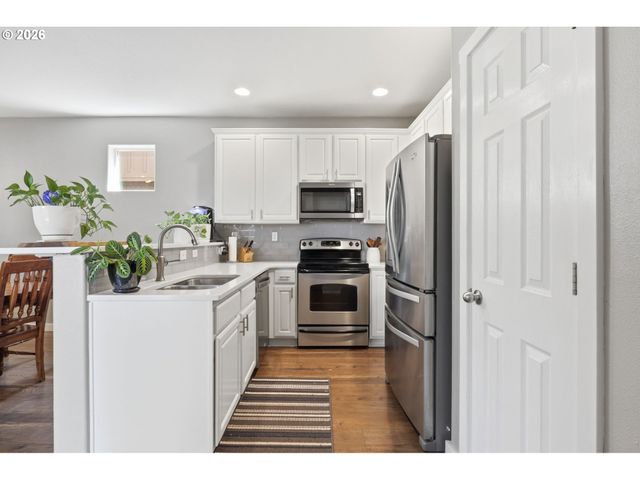 3416 Se ALEXANDER St, Hillsboro, OR 97123
