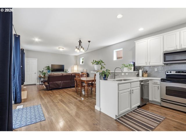 3416 Se ALEXANDER St, Hillsboro, OR 97123