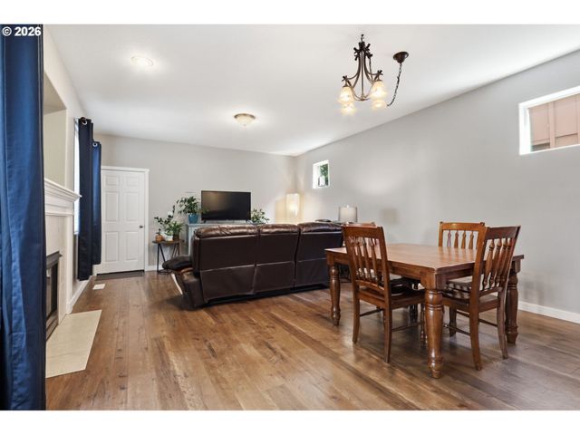 3416 Se ALEXANDER St, Hillsboro, OR 97123