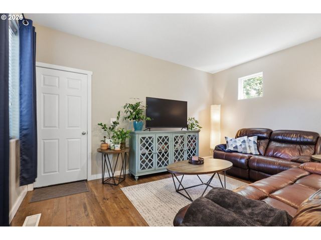 3416 Se ALEXANDER St, Hillsboro, OR 97123