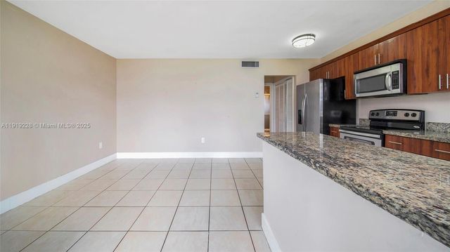 592 NE 150th St 3, Miami, FL 33161