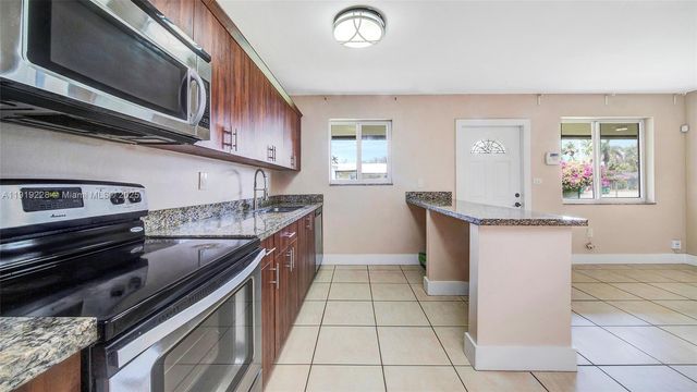 592 NE 150th St 3, Miami, FL 33161