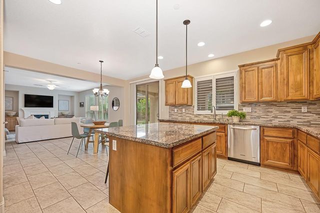 9841 Shanelyn Way, Elk Grove, CA 95757