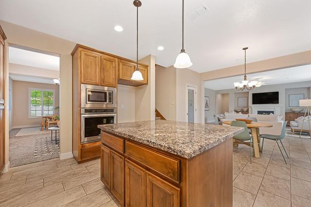 9841 Shanelyn Way, Elk Grove, CA 95757