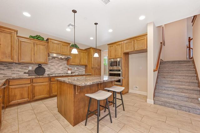 9841 Shanelyn Way, Elk Grove, CA 95757