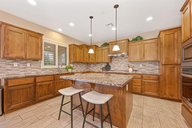 9841 Shanelyn Way, Elk Grove, CA 95757