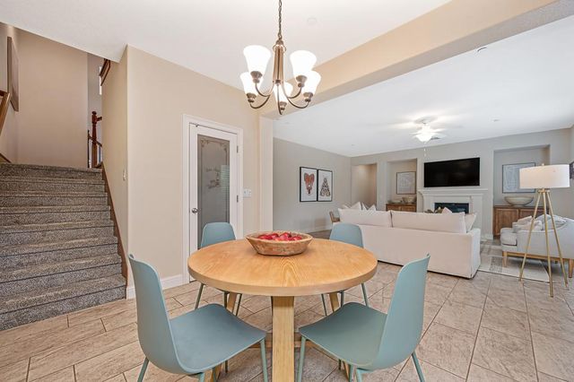 9841 Shanelyn Way, Elk Grove, CA 95757