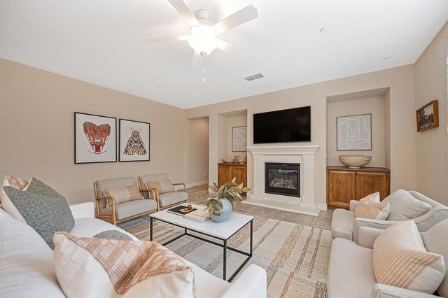 9841 Shanelyn Way, Elk Grove, CA 95757