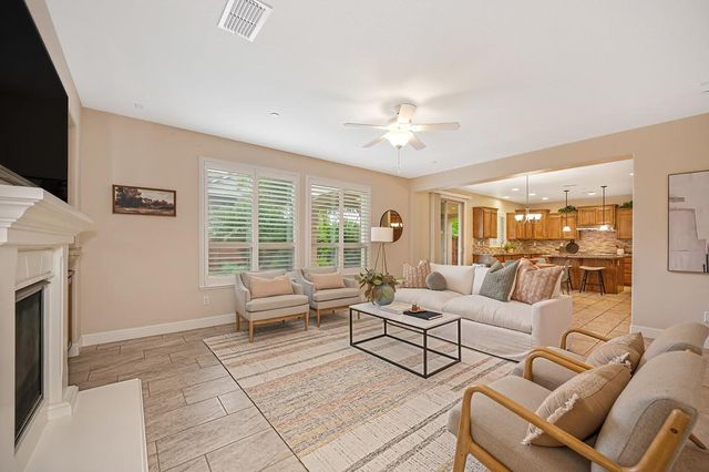 9841 Shanelyn Way, Elk Grove, CA 95757