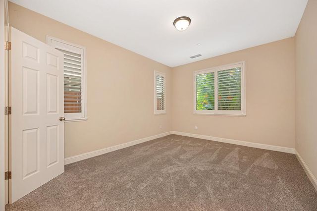 9841 Shanelyn Way, Elk Grove, CA 95757