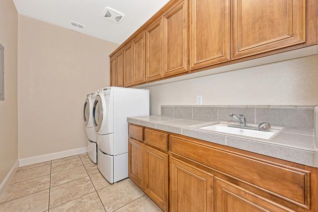 9841 Shanelyn Way, Elk Grove, CA 95757