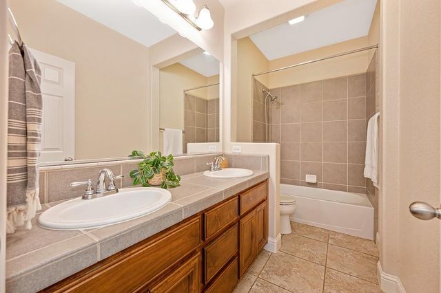 9841 Shanelyn Way, Elk Grove, CA 95757