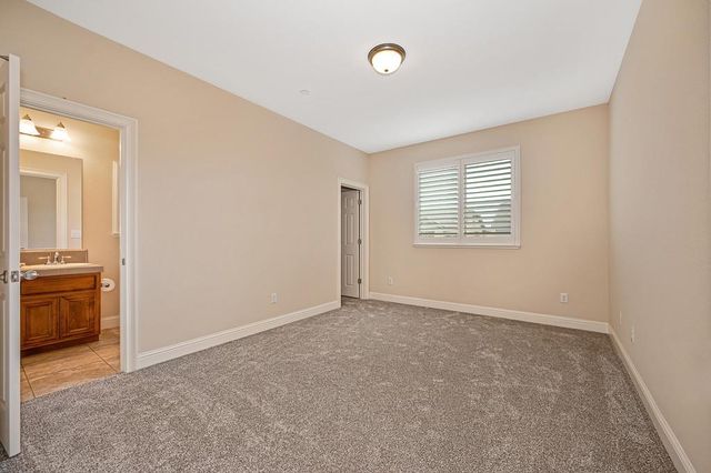 9841 Shanelyn Way, Elk Grove, CA 95757