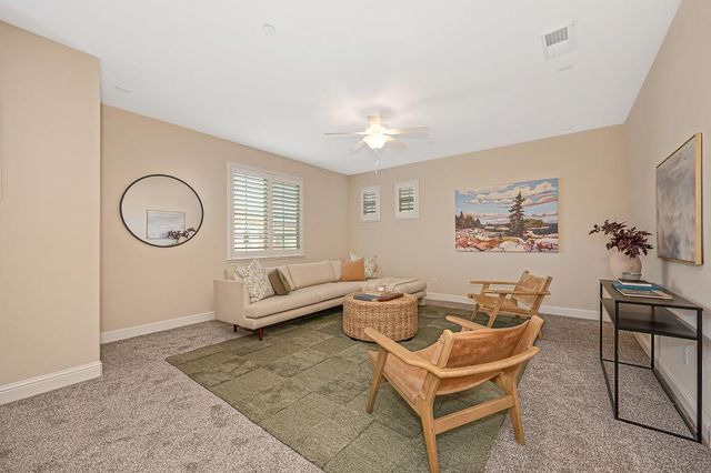 9841 Shanelyn Way, Elk Grove, CA 95757