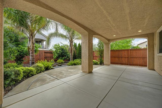 9841 Shanelyn Way, Elk Grove, CA 95757