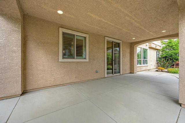9841 Shanelyn Way, Elk Grove, CA 95757