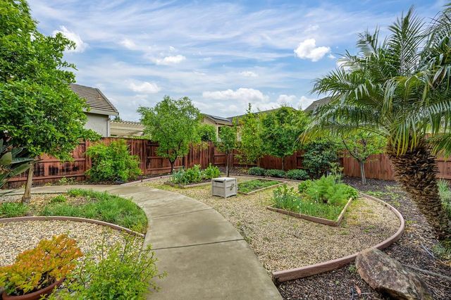 9841 Shanelyn Way, Elk Grove, CA 95757
