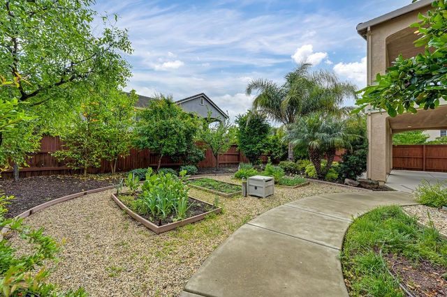 9841 Shanelyn Way, Elk Grove, CA 95757