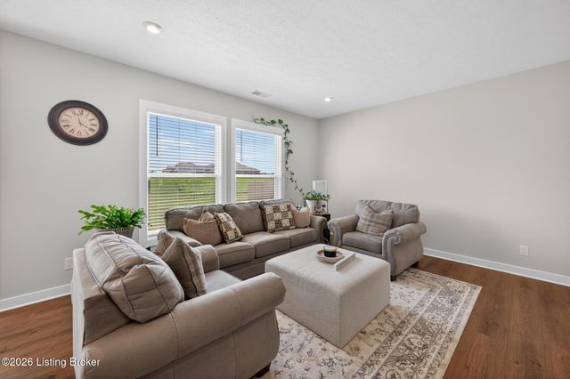 10080 Creamery Ln, Bowling Green, KY 42101