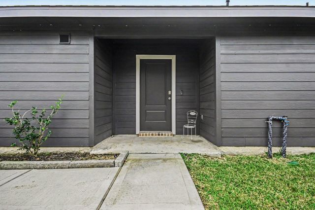 8830 Colicroot Drive, Rosharon, TX 77583