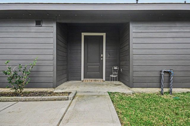 8830 Colicroot Drive, Rosharon, TX 77583