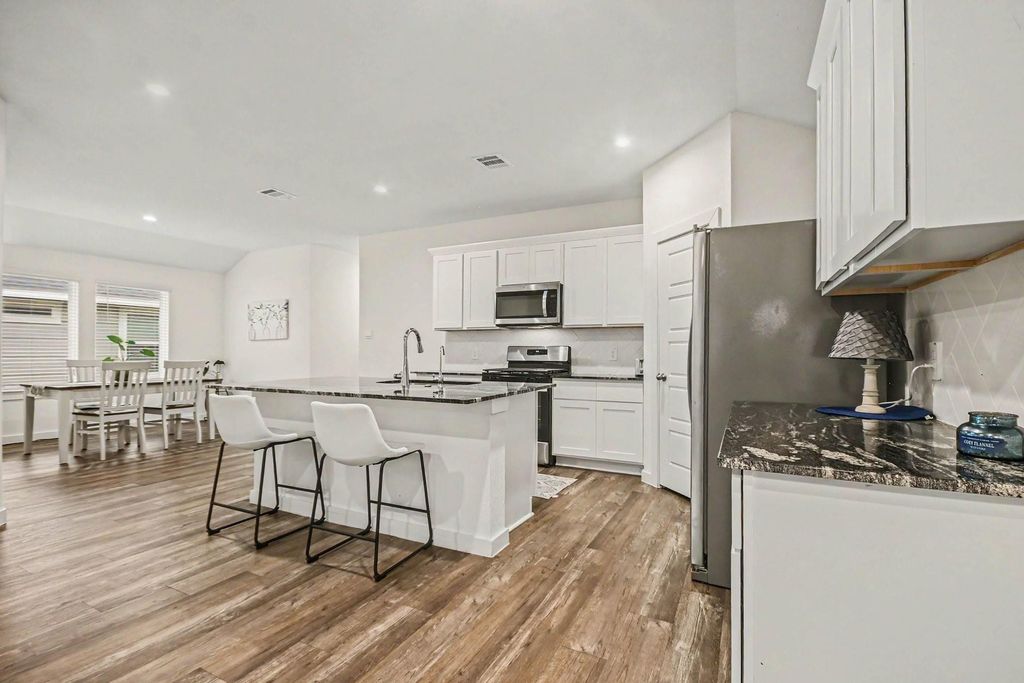 8830 Colicroot Drive, Rosharon, TX 77583