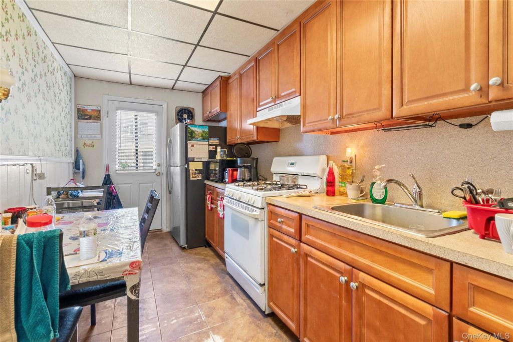 7516 64th Street, Glendale, NY 11385 — photo 2