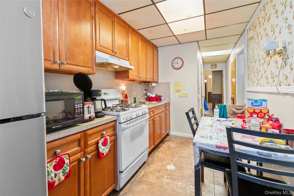 7516 64th Street, Glendale, NY 11385 — photo 3