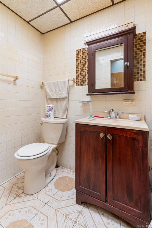7516 64th Street, Glendale, NY 11385 — photo 4