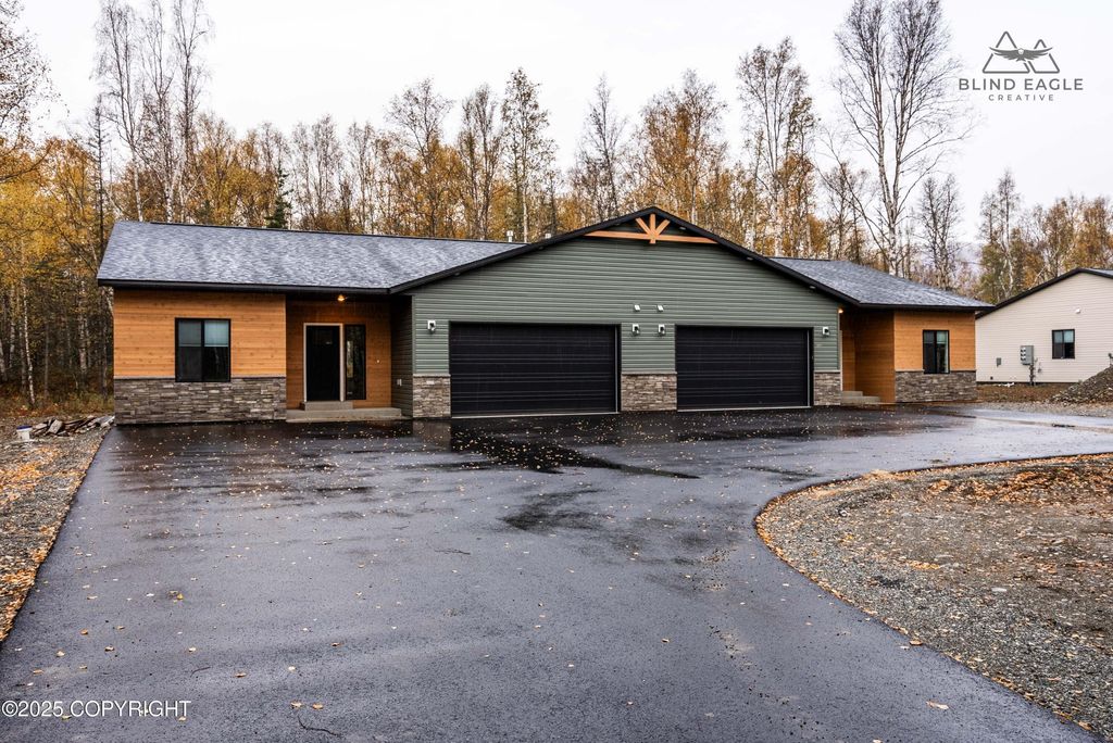 7435 N Paw Street, Wasilla, AK 99654