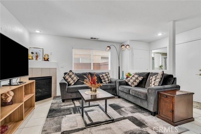 9155 Cedros Avenue 12, Panorama City (los Angeles), CA 91402