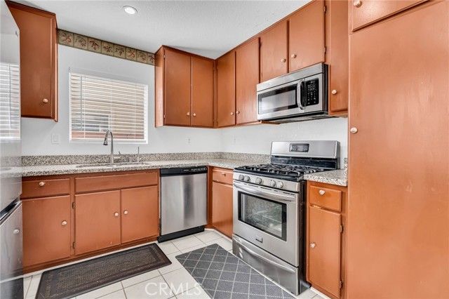 9155 Cedros Avenue 12, Panorama City (los Angeles), CA 91402