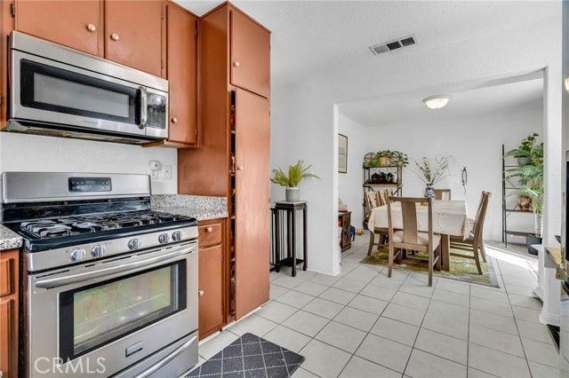 9155 Cedros Avenue 12, Panorama City (los Angeles), CA 91402