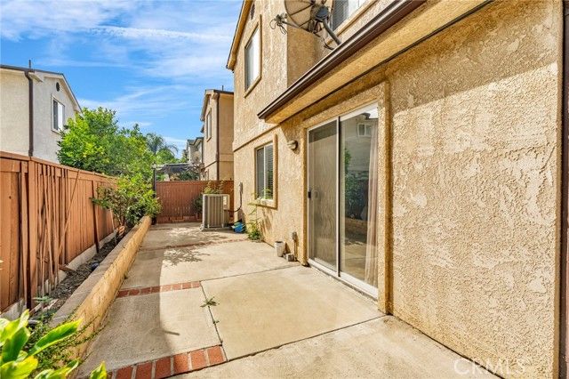 9155 Cedros Avenue 12, Panorama City (los Angeles), CA 91402