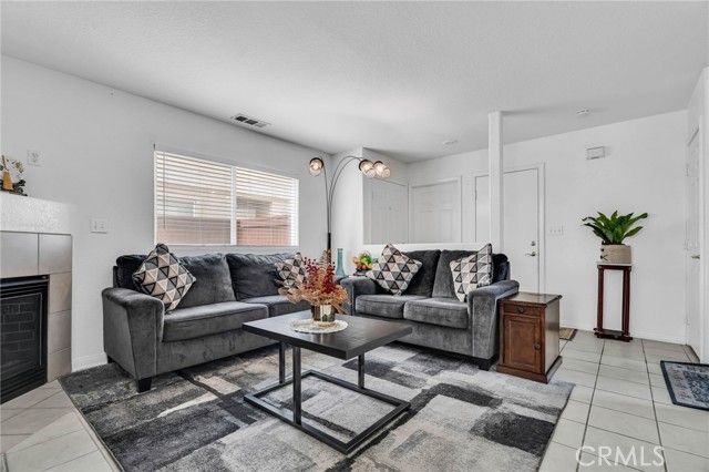 9155 Cedros Avenue 12, Panorama City (los Angeles), CA 91402