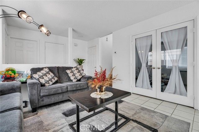 9155 Cedros Avenue 12, Panorama City (los Angeles), CA 91402